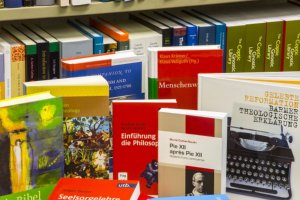 072 Diözesanbibliothek Köln - Büchertisch