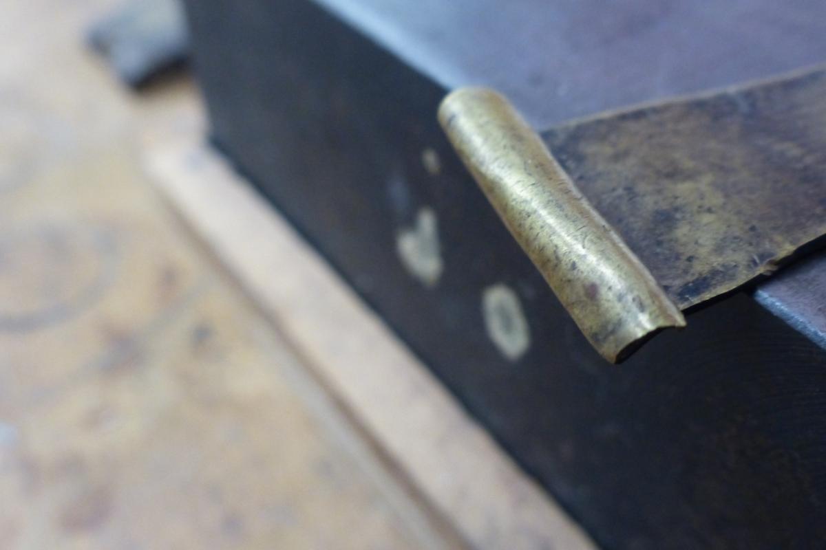 11_schließe_buchdeckel