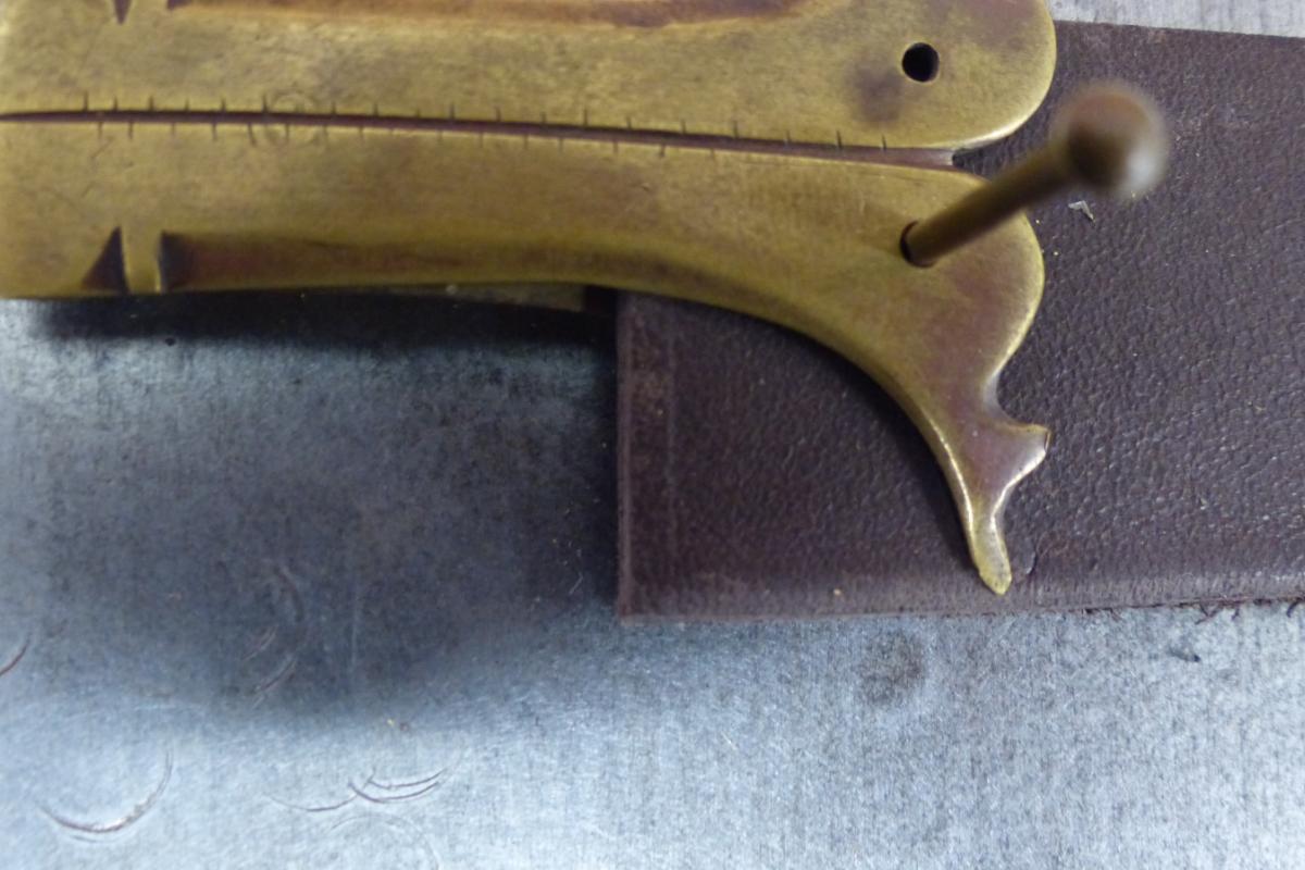 17_schließe_scharnier